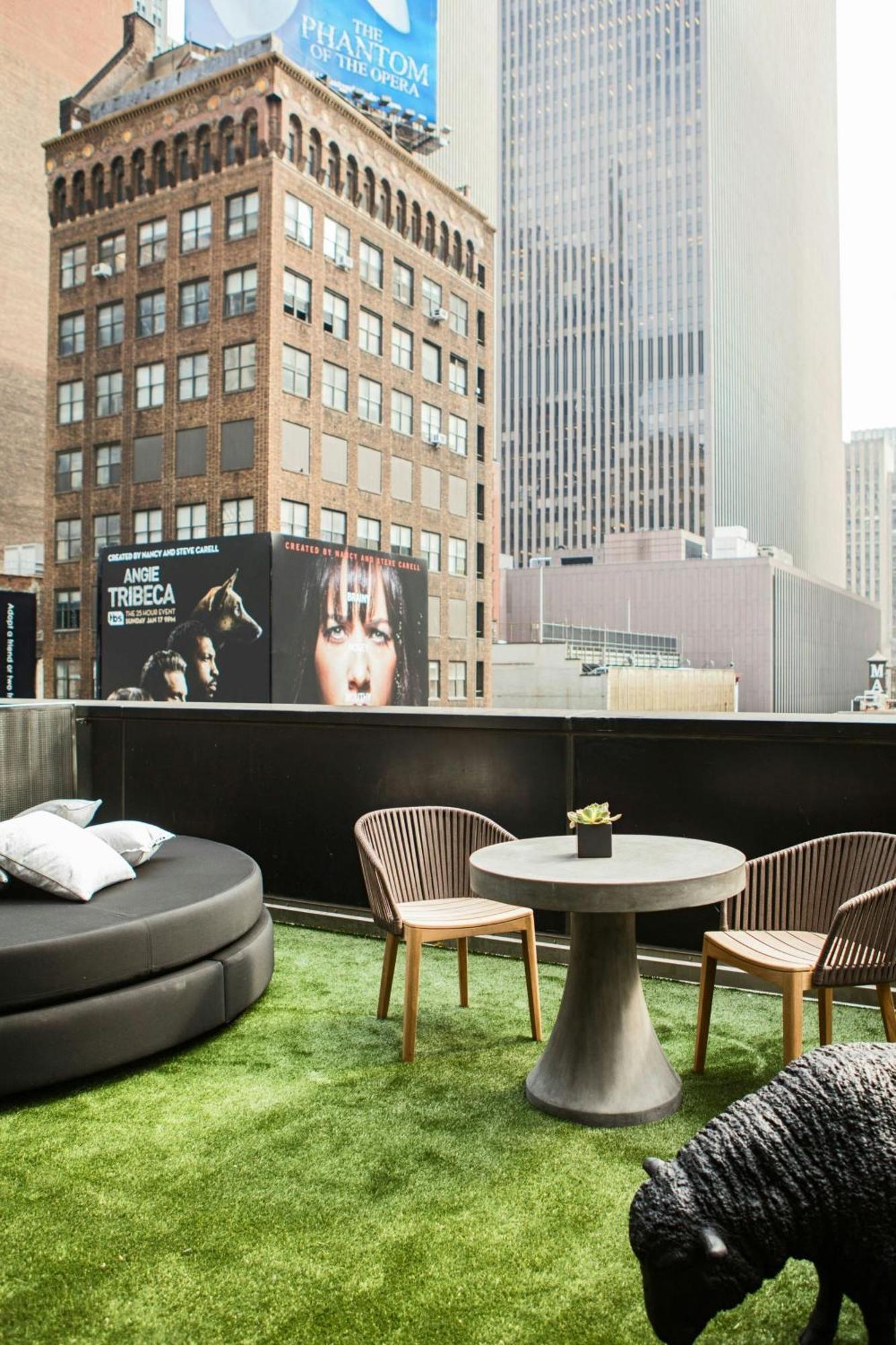 Renaissance New York Times Square By Marriott Hotel Exterior photo